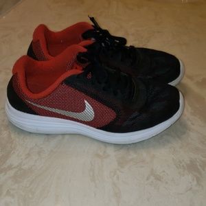Nike Revolution 3 Sneakers